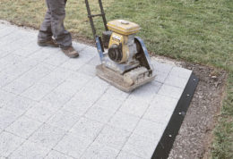 PAVE EDGE® - Die Randschiene für den perfekten Randabschluss